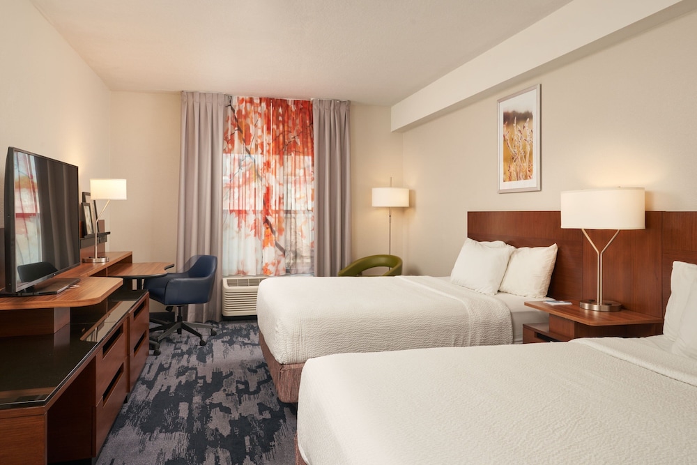 Room, 2 Queen Beds (Mobility Accessible, Tub)