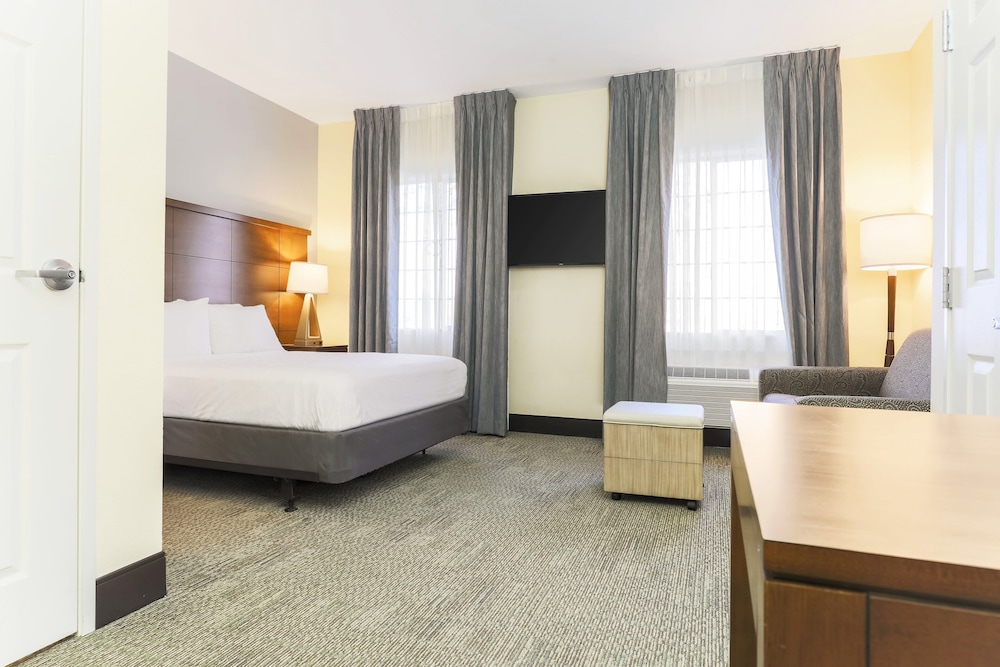 Studio Suite, 1 Queen Bed, Mobility Accessible, Kitchen (Accessible Tub) - Photo 1