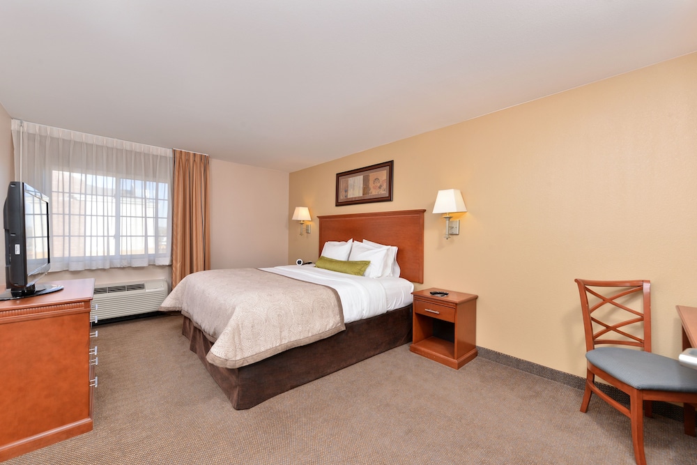 Studio, 1 Queen Bed, Accessible (Communications, Mobility) - Photo 1