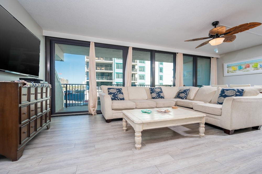 Condo, 3 Bedrooms