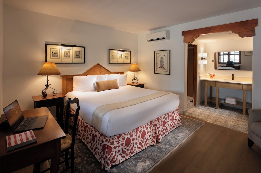 Classic Room, 1 King Bed photo 3