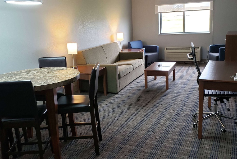 Suite, 1 King Bed, Non Smoking - Photo 1