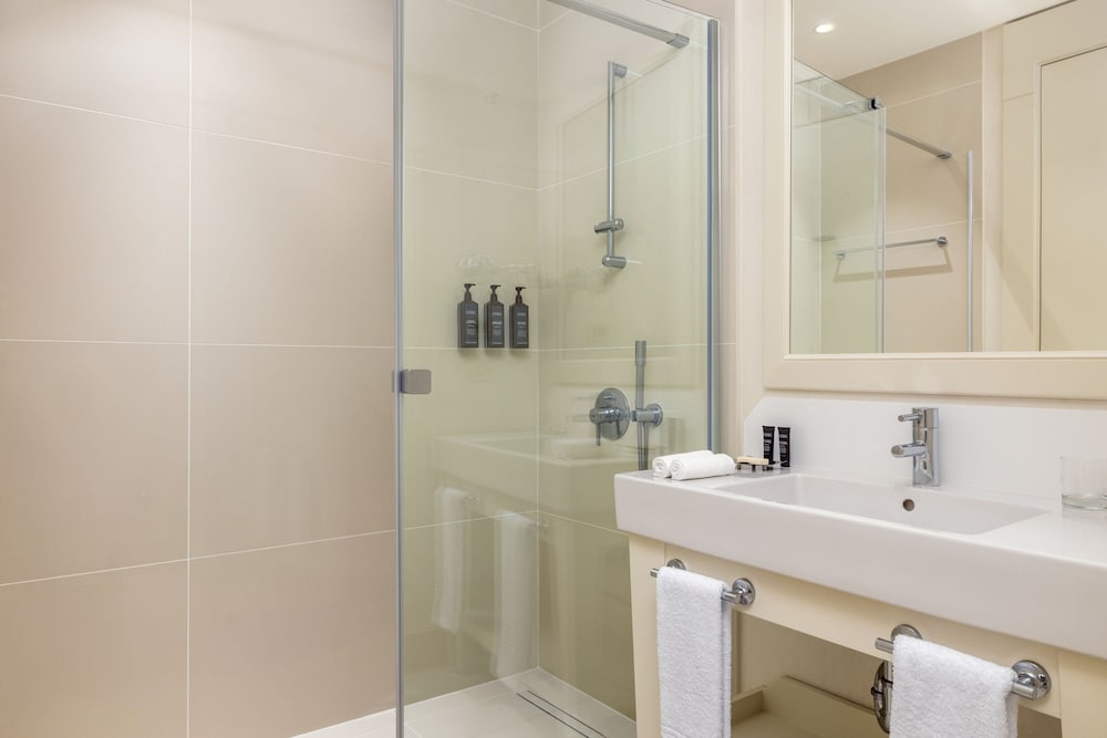 Club Suite, 1 King Bed, Terrace - Photo 8