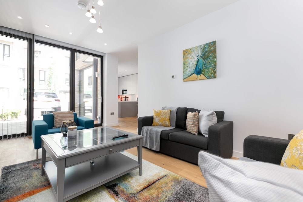 House, Ensuite (LT Greenwich 3 Bed)