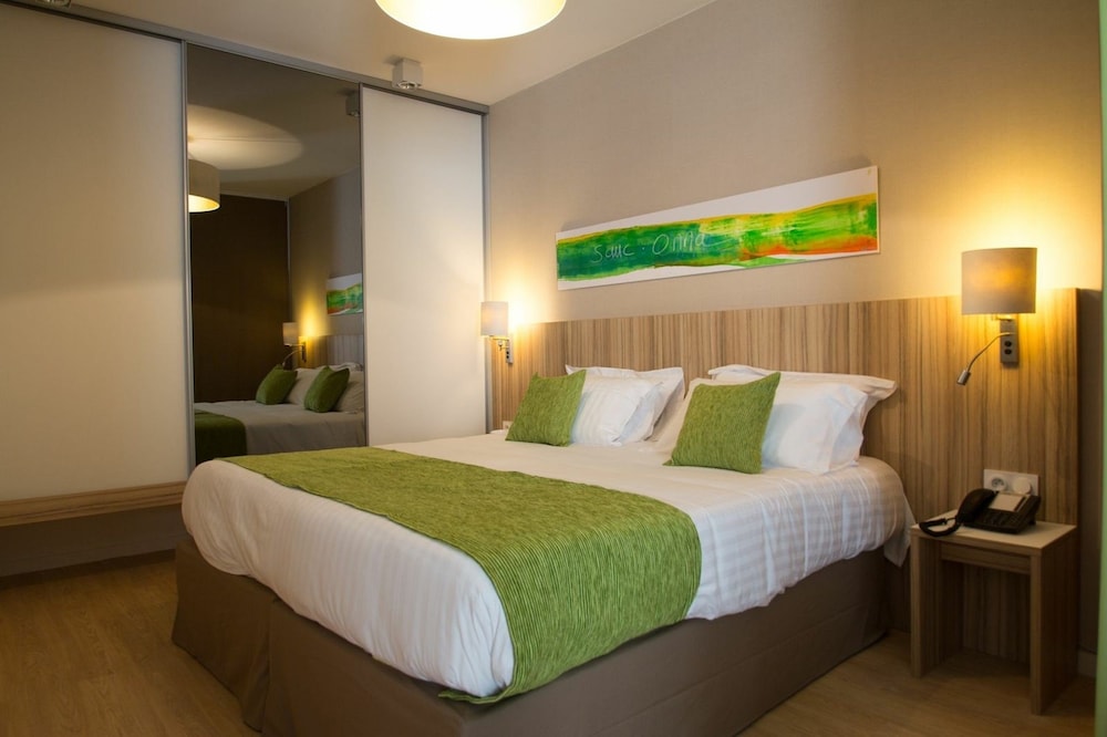 Superior Studio, 1 Queen Bed, Non Smoking, Kitchen photo 2