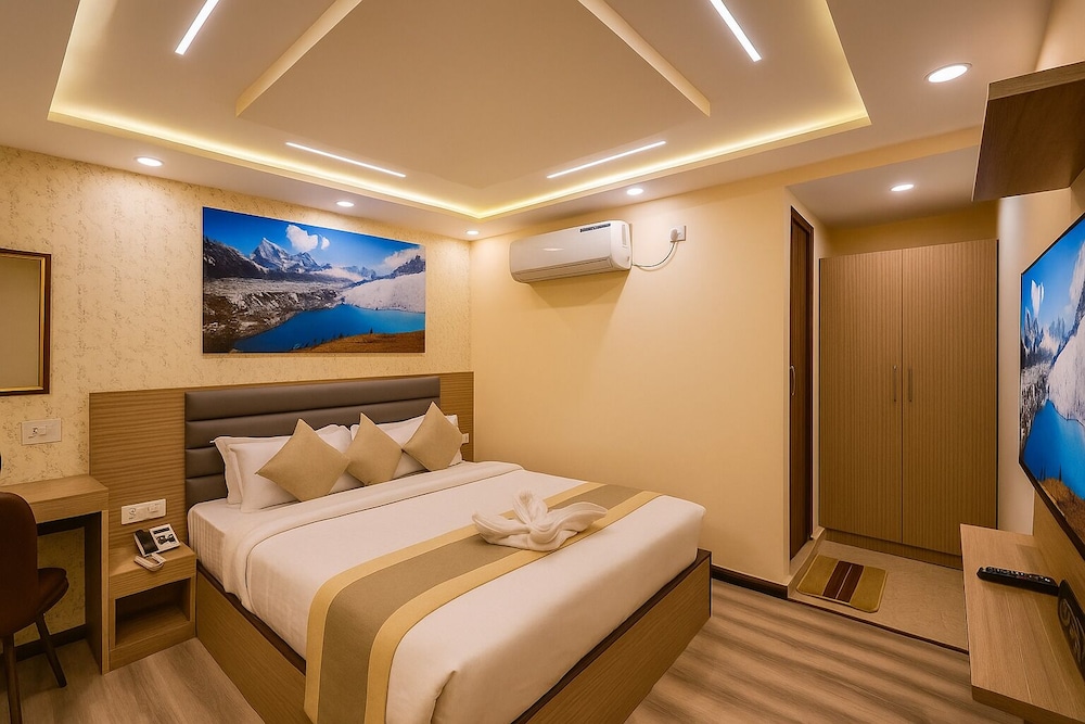 Deluxe King/Couple Room [10% discount in Rooftop Restaurant with Mountain and City View]