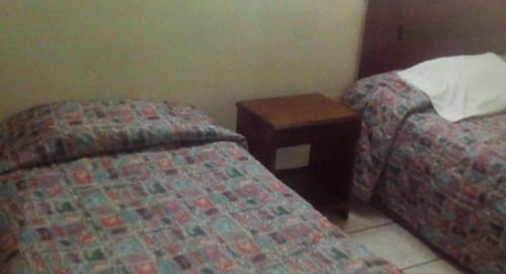 Double Or Twin Room, Multiple Beds, Non Smoking photo 2