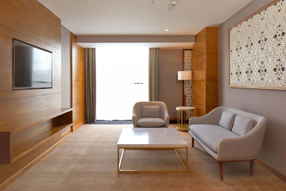 Suite, 1 Bedroom, Pool View - Photo 2