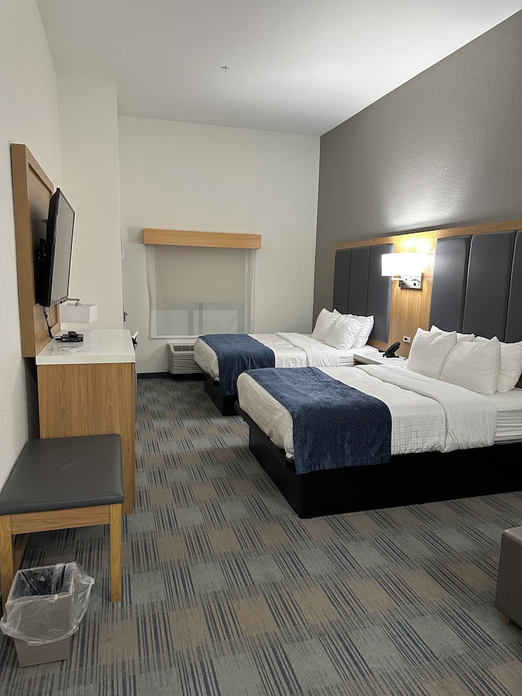 Suite, Multiple Beds, Kitchenette (2 TVs) - Photo 3