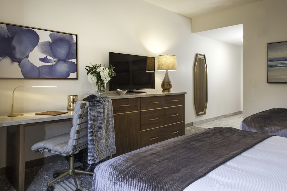 Superior Room, 2 Queen Beds - Photo 2