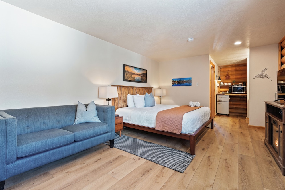 Duck Creek Retreat Room 5