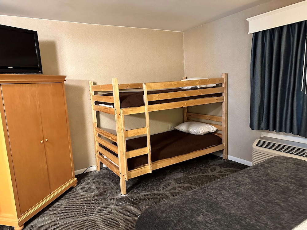 Suite, Multiple Beds, Non Smoking, Balcony (Bunk Beds) photo 1