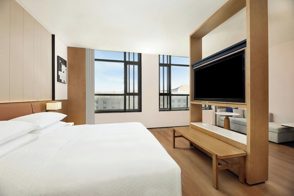 Premium Room, 1 King Bed (View)