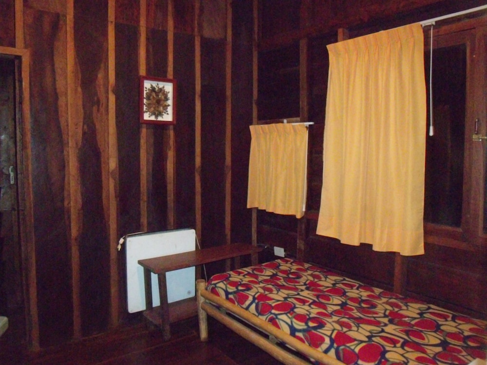Cabin, Non Smoking, Garden View (1 Queen Bed And 5 Single Bed) photo 3