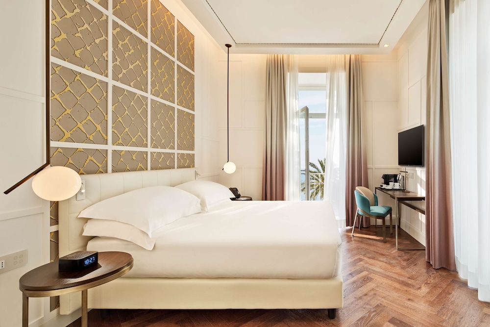 Superior Room, 1 King Bed, Terrace