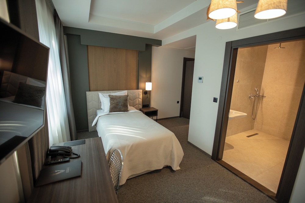 Business Twin Room - Photo 4