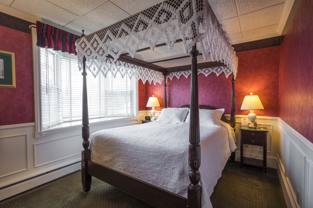 Aster Suite, Jetted Tub, 1 Queen Bed photo 1