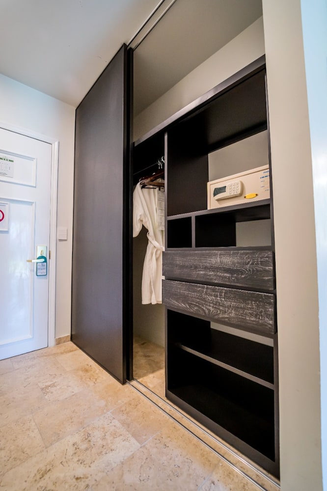 Contemporary Suite photo 3
