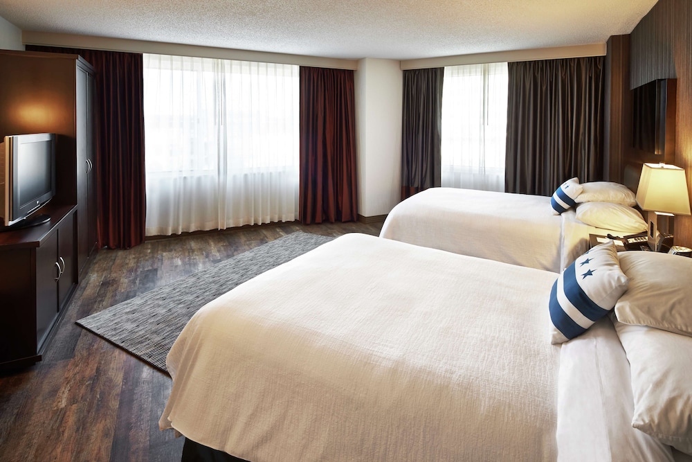 Suite, 2 Double Beds, Accessible, Bathtub (Mobility & Hearing) - Photo 2