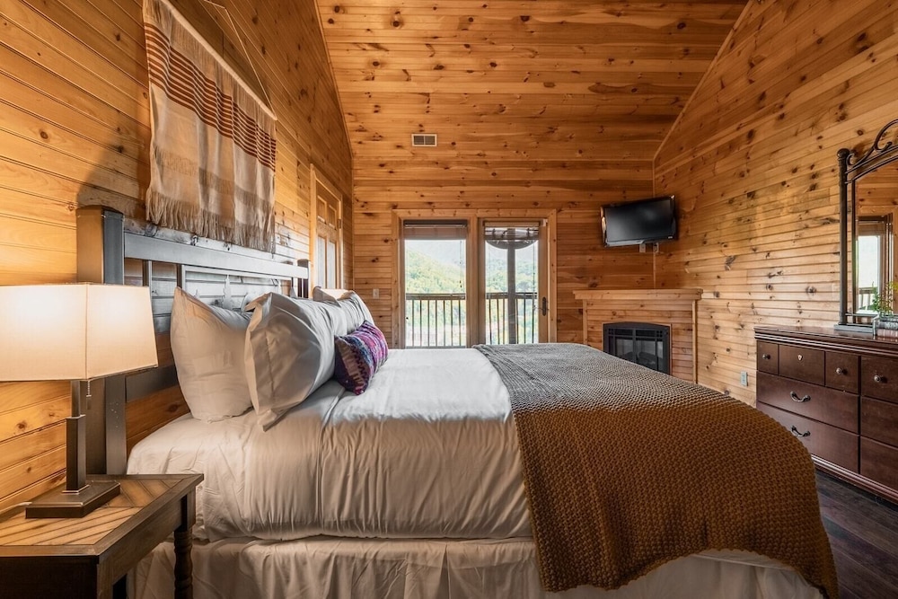 House (Multiple Bedrooms)