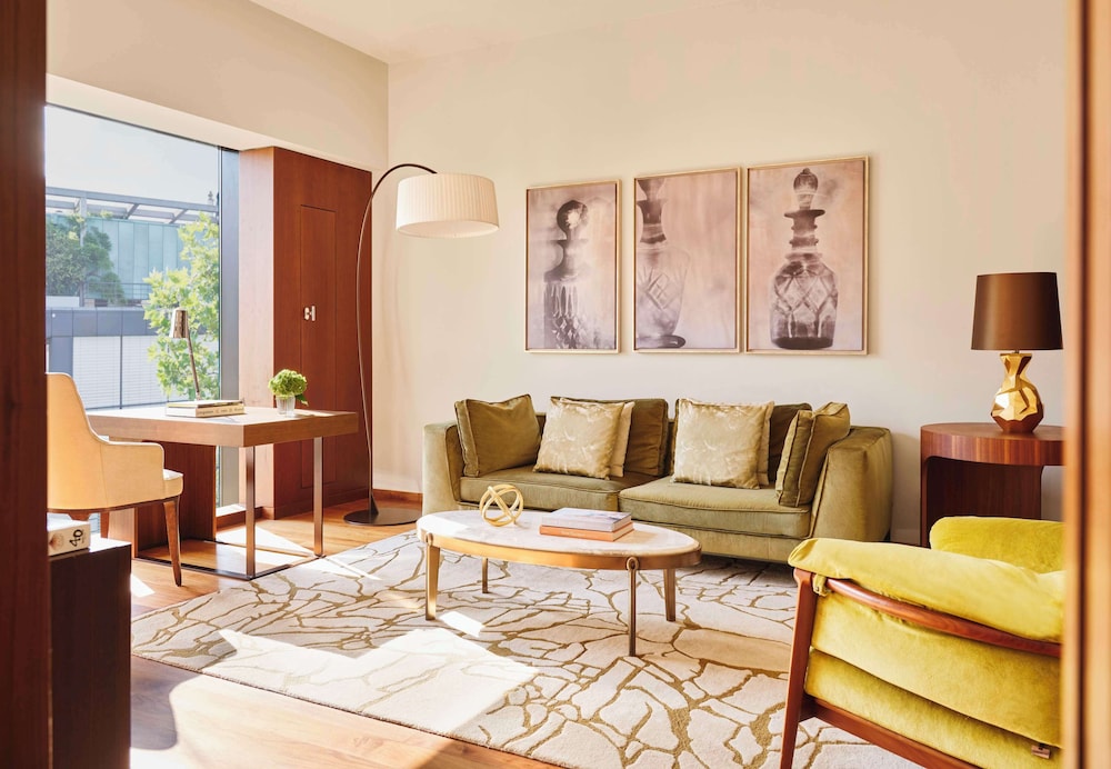Suite, 1 King Bed (Park) thumbnail 5