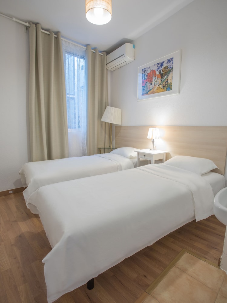 Habitación Doble Económica con 2 Camas Individuales