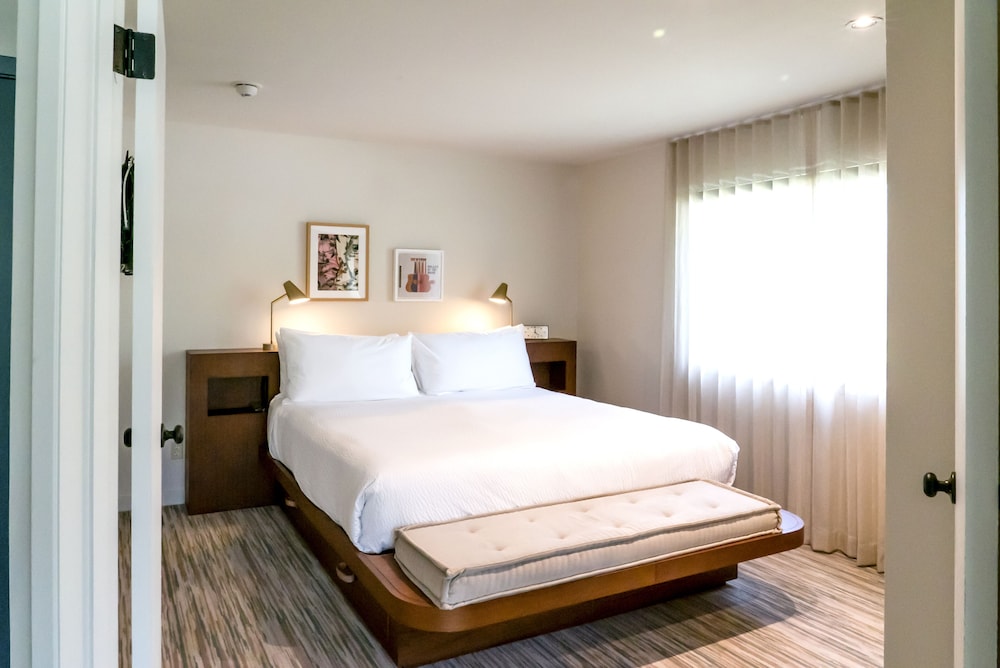 Deluxe Room, 1 King Bed