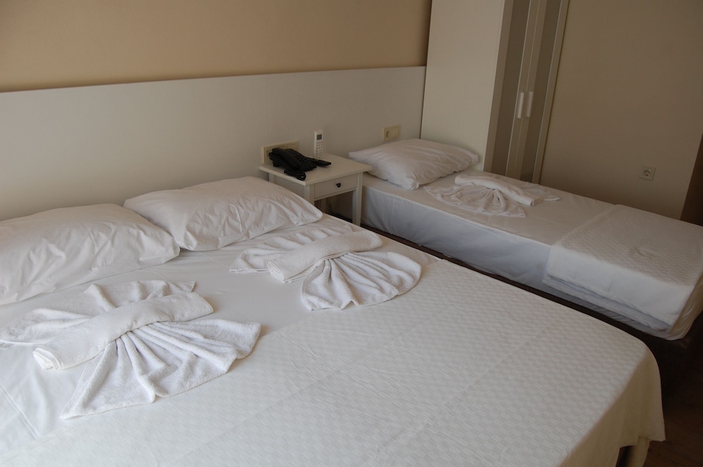 Luxury Triple Room, Multiple Beds, Accessible, Sea View photo 1