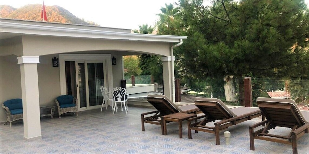 Terrace Suit