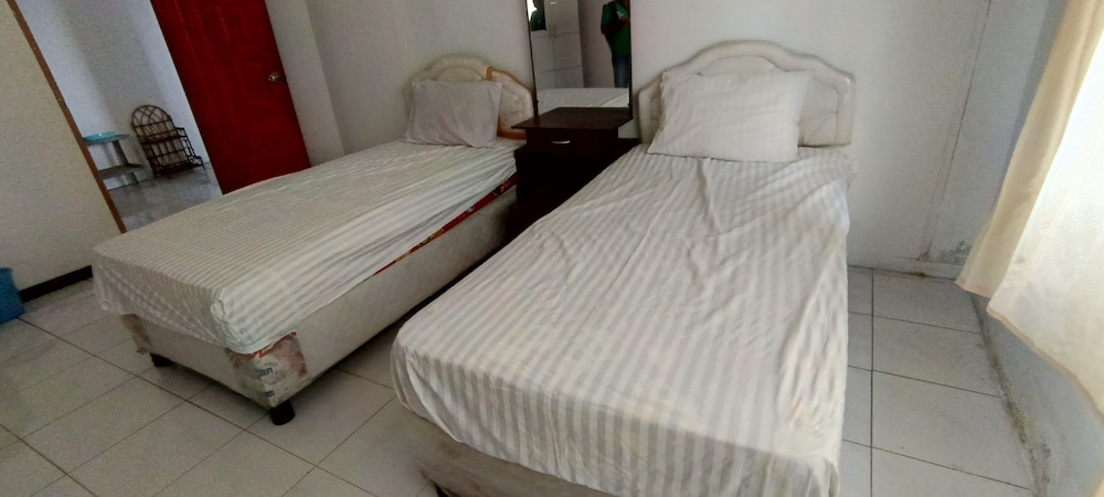 Twin Room - Photo 3