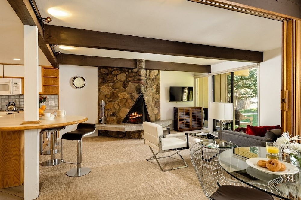 Condo, 2 Bedrooms