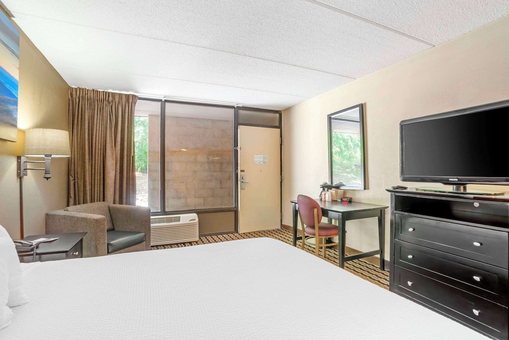 Room, 1 King Bed, Accessible, Non Smoking photo 2