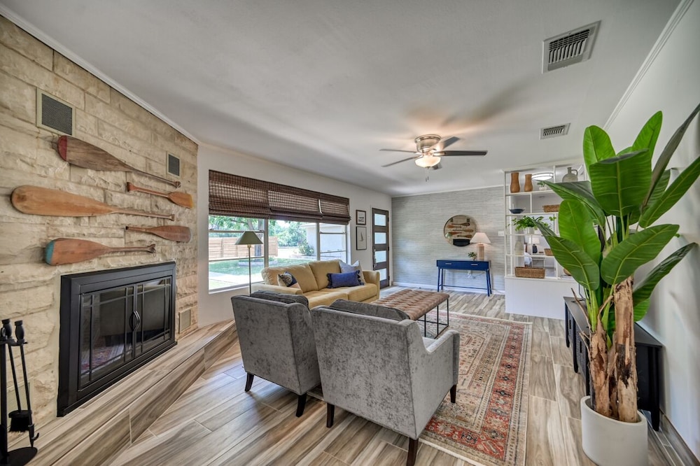 House, Multiple Beds, Patio (644 Cypress Ridge) photo 1