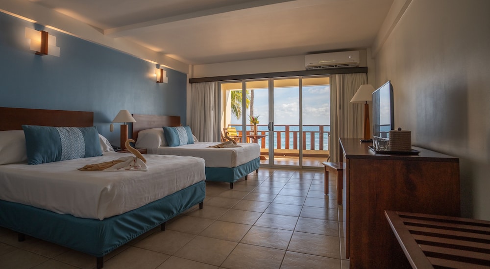 Beachfront Room, 2 Queen Beds photo 1
