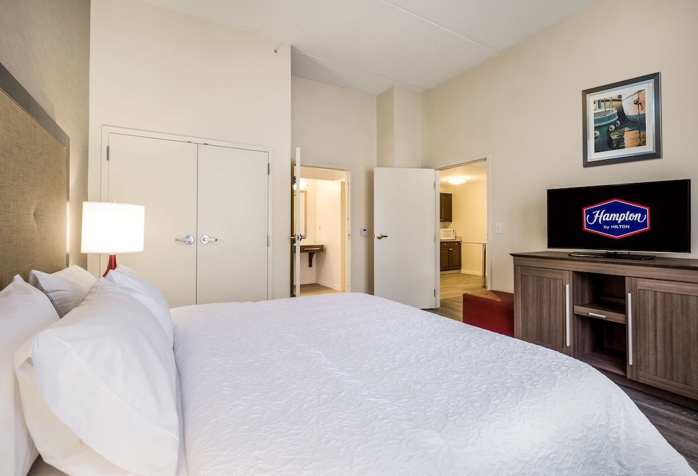 Suite, One King Bed, Non-Smoking photo 3