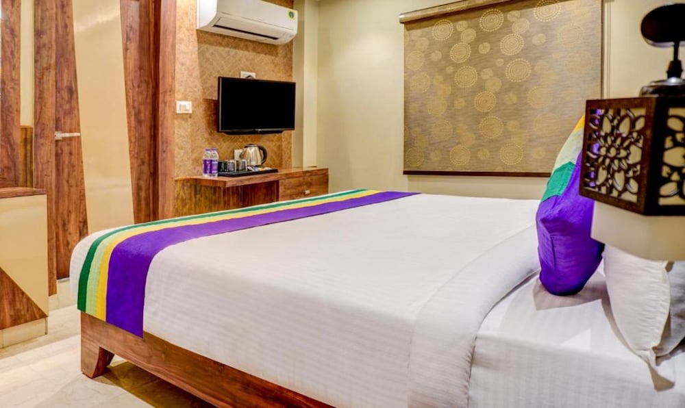 Club Room, 1 King Bed photo 2