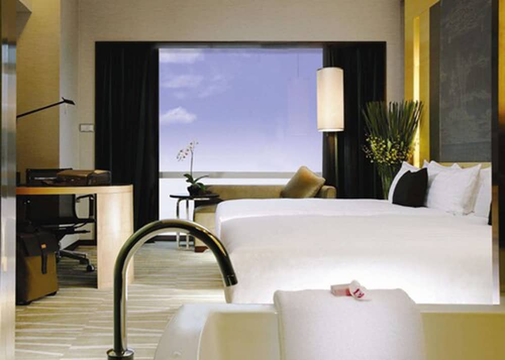 Studio, 2 Twin Beds thumbnail 5