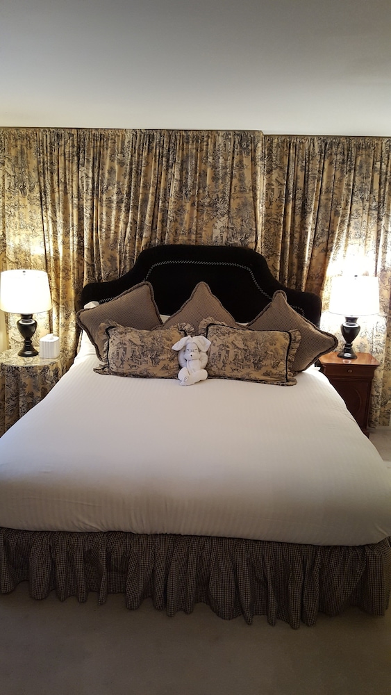 Deluxe King Room photo 2