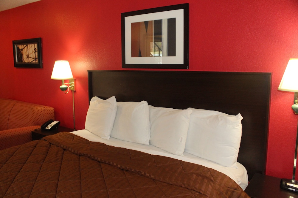 Room, 1 King Bed, Non Smoking - Photo 5