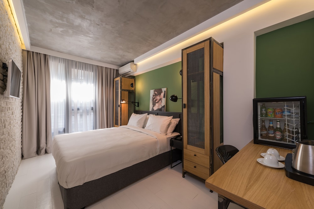 Double Room With Brick Wall photo 2