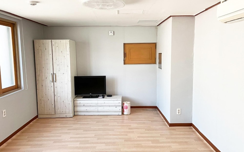 Room (10 people Room)