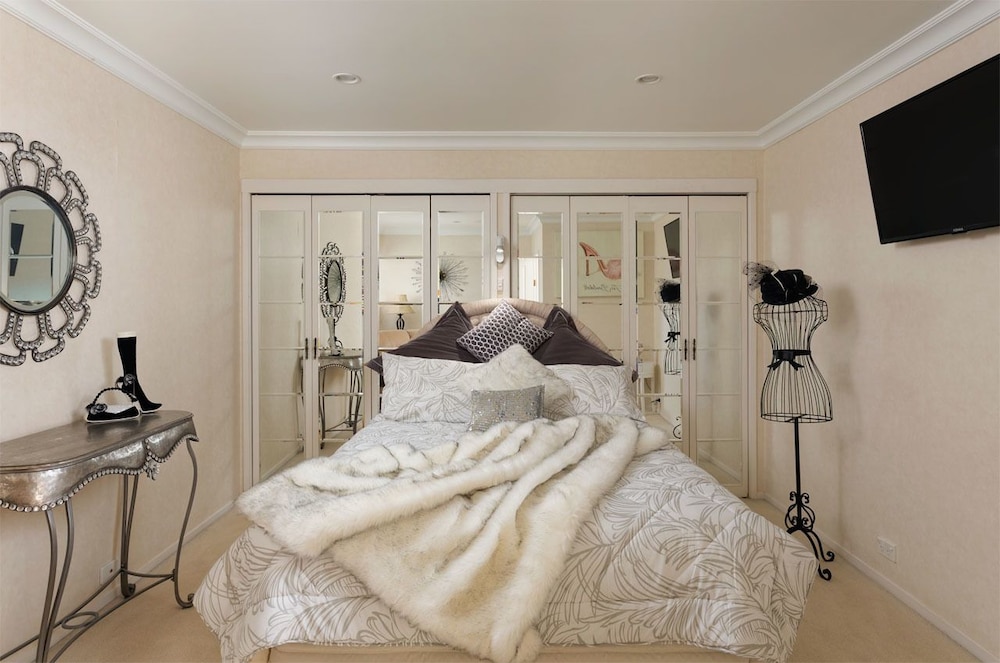 Glamour Room, Hill View photo 3