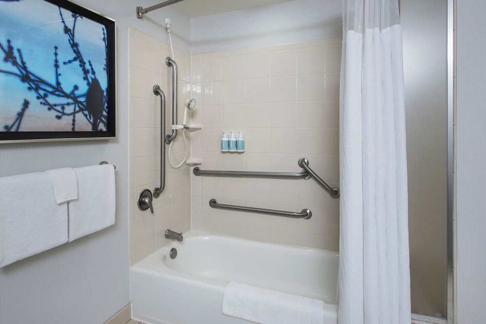 Room, 1 Double Bed (Hearing Accessible) - Photo 8