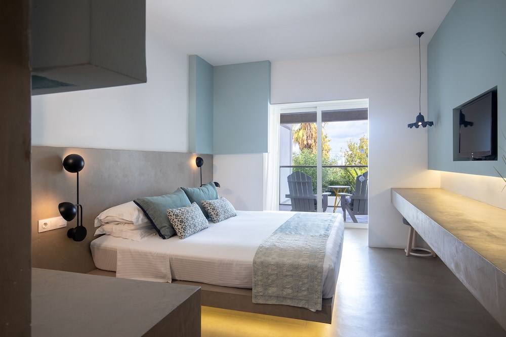 Junior Suite with Private Pool photo 2