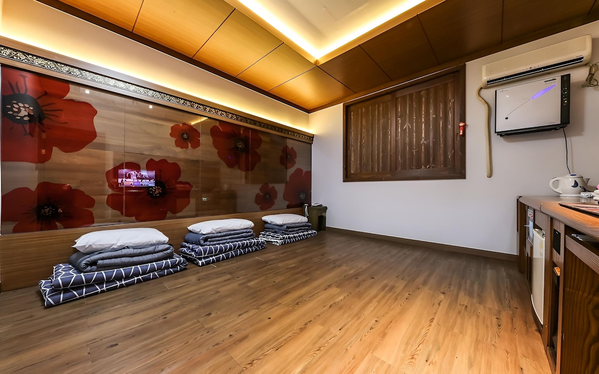Room (Ondol (32 inch no hard PC)) photo 2
