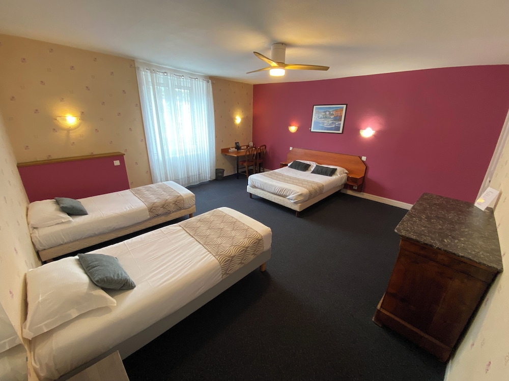Quadruple Room, City View photo 3