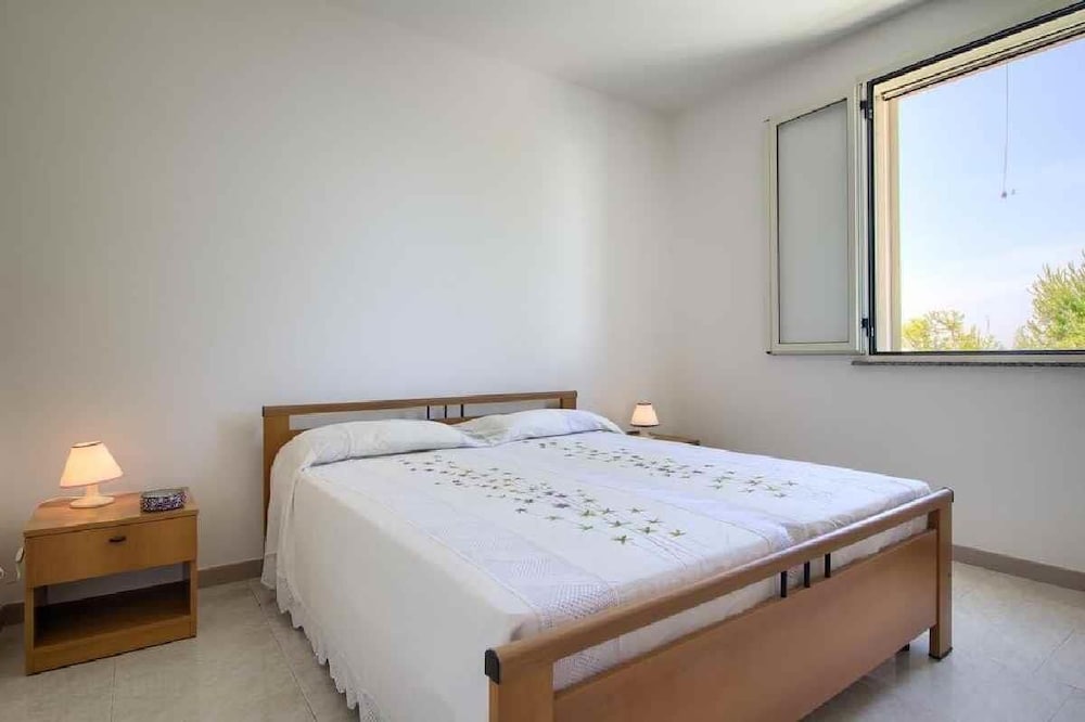 House (2 Bedrooms)