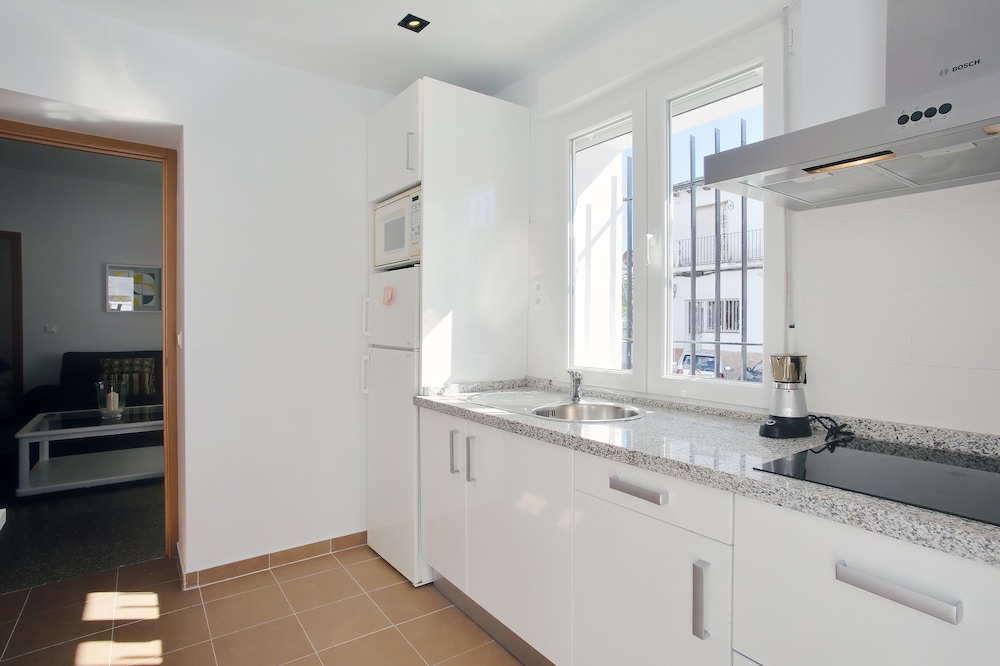 Apartment, Private Bathroom - Photo 5