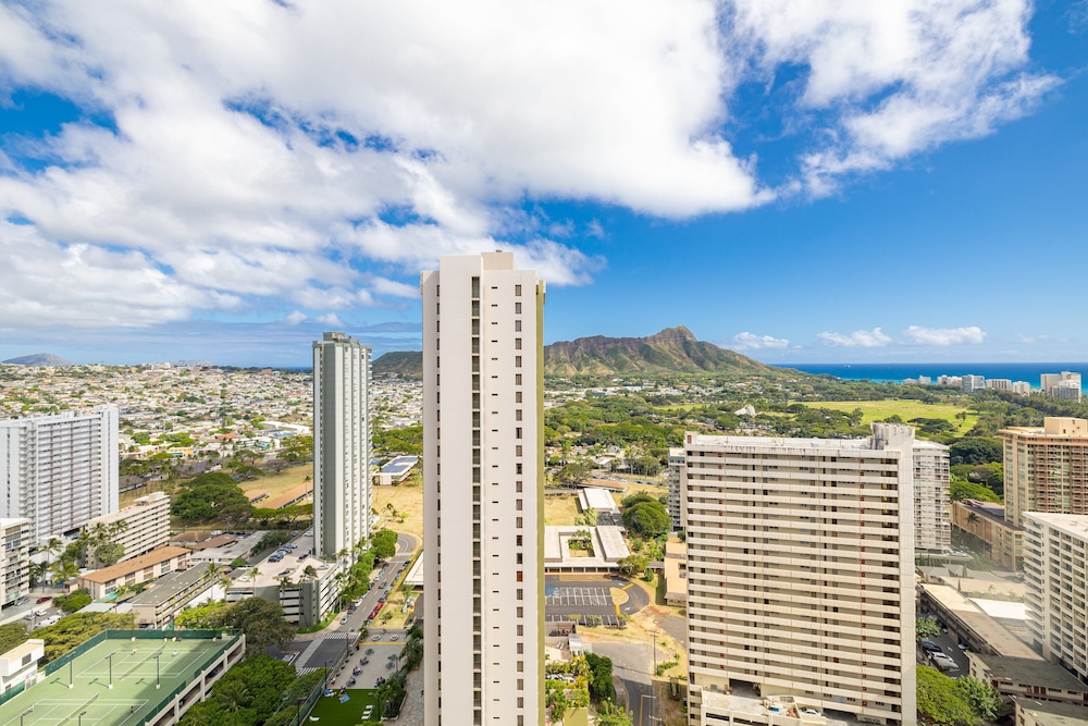 Diamond Head and Ocean views with King Bed and Parking: Condo, 1 Bedroom, Balcony, Ocean View (0023) photo