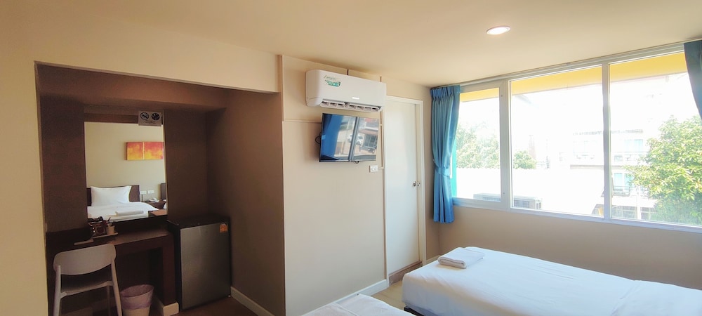 Standard Twin Room - Photo 3